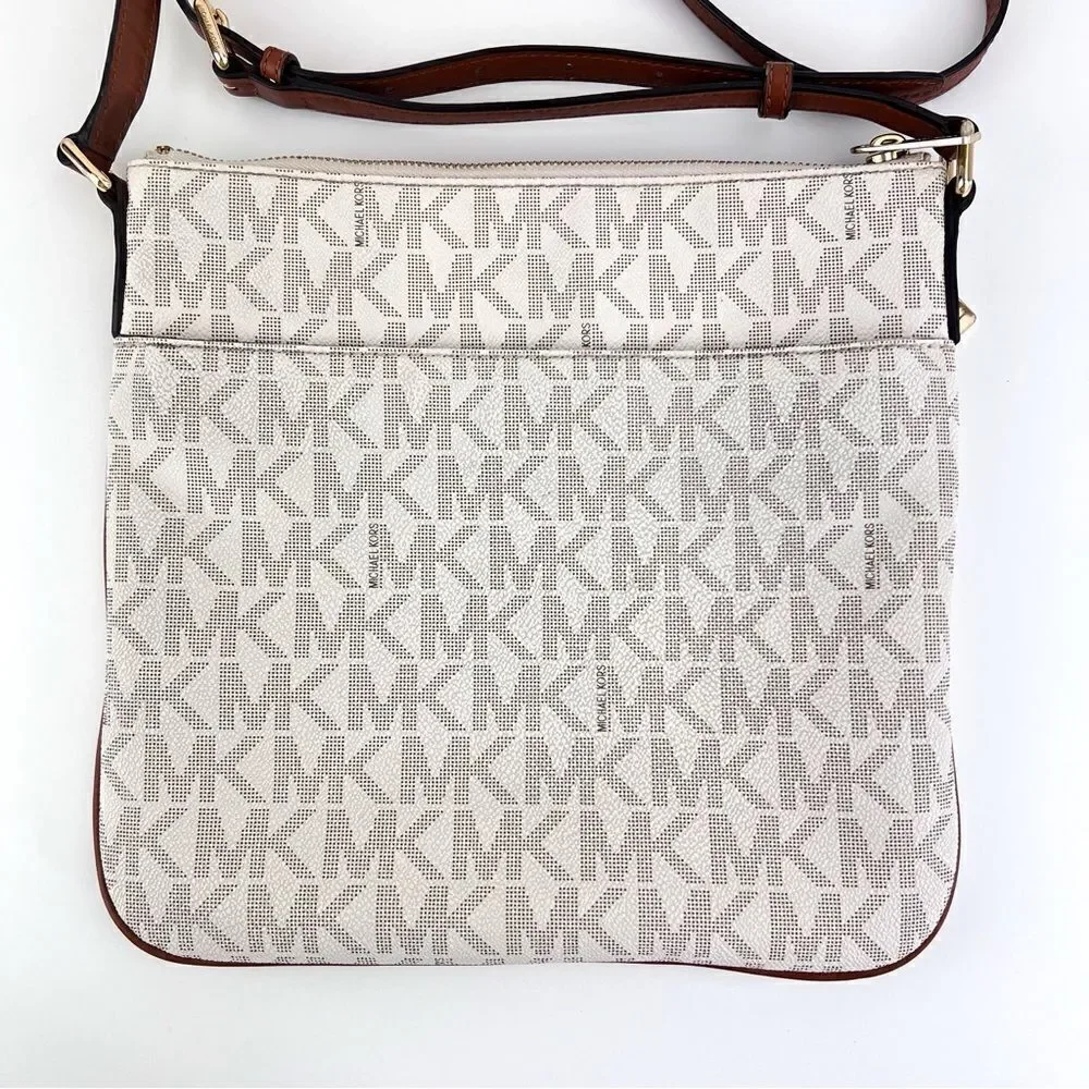 Michael Kors Bedford Signature Flat Crossbody - Vanilla